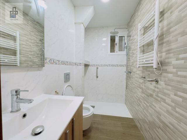 Piso En venta en Cornellà De Llobregat photo 0