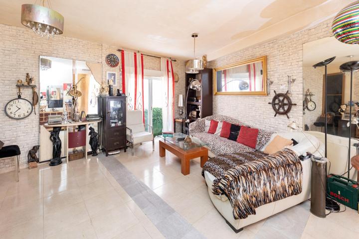 Piso céntrico con muchas posibilidades – Ideal para personalizar a tu gusto photo 0