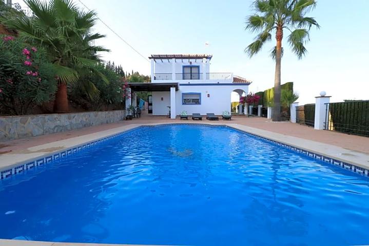 Chalet independiente en el campo photo 0