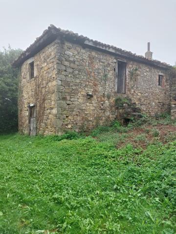 Casa de Piedra para restaurar con luz y agua para conectar y a 10 minutos de las playas photo 0