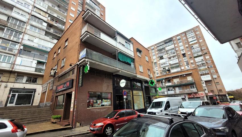 Piso En venta en Calle De José Arcones Gil, Ciudad Lineal, Madrid photo 0