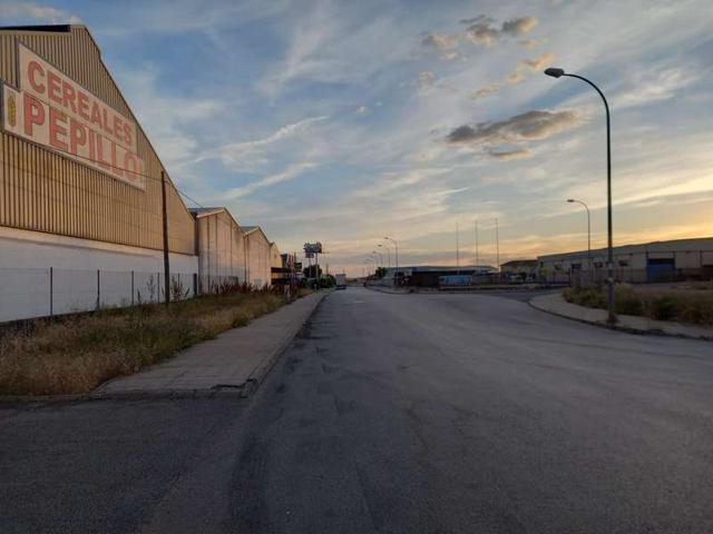 GRAN NAVE DE 1.600M2 EN POLIGO AVD DEL VINO photo 0