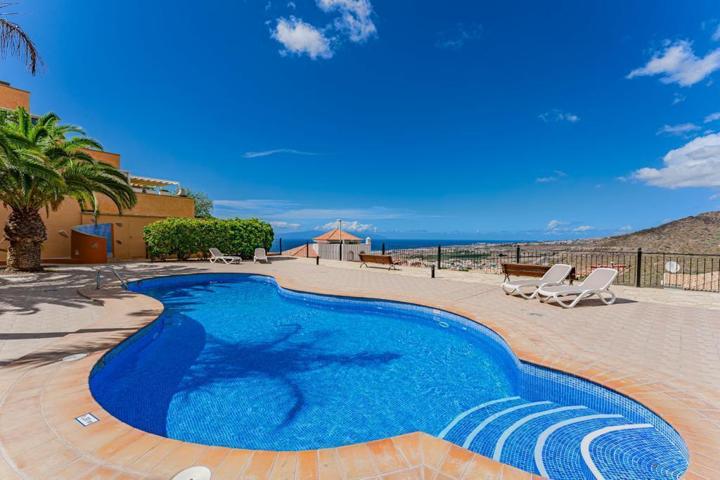 Piso en venta en Costa Adeje de 86 m2 photo 0