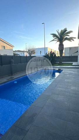 VILABLAREIX – Casa adosada esquinera con jardín y piscina, junto a Girona photo 0