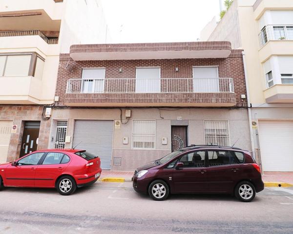 Planta baja en zona céntrica, a pocos metros de la playa y de todos los servicios photo 0