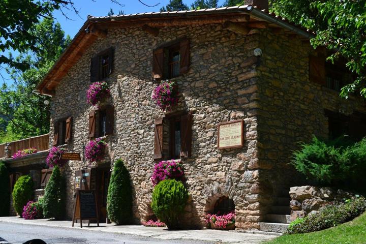 Encantador Hotel-Restaurante en Cerdanya photo 0