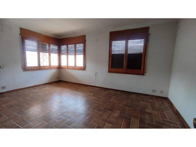 Casa en venta en Olot photo 0