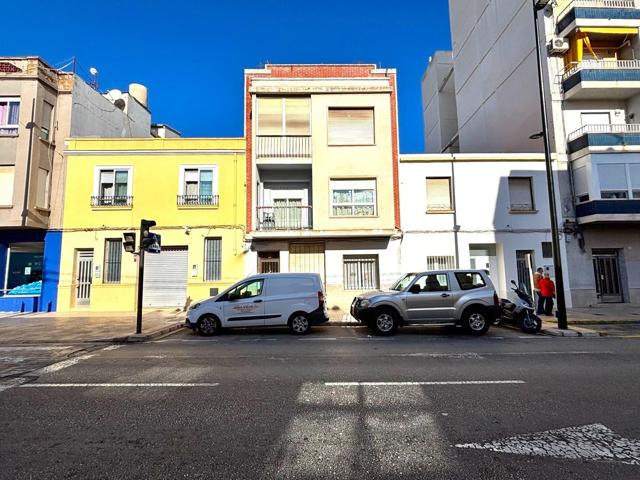 Vivienda en Gandia en edificio residencial familiar. Avenida del Raval. photo 0