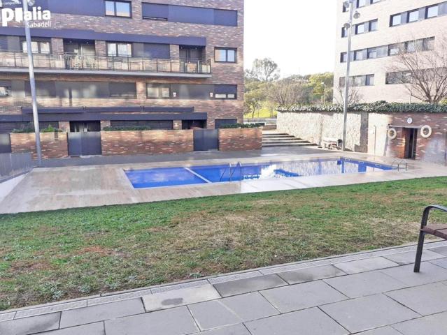 Bajos con Terraza, Piscina Comunitaria y Parking en Venta en Can Gambús photo 0
