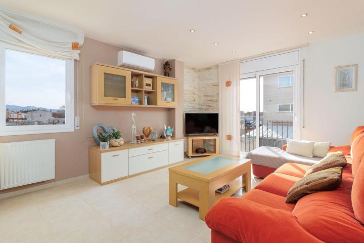 Casa con piscina en Puigmal, Empuriabrava – 4 habitaciones, y ubicación ideal. photo 0