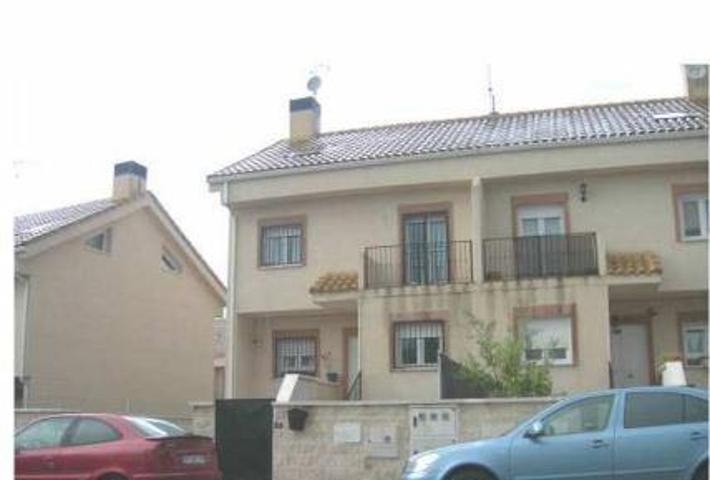 Unifamiliar Pareada En venta en Seseña, Seseña photo 0