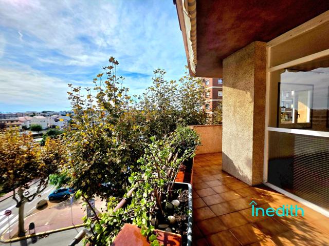 Bonito piso esquinero con mucha luz en el centro y a dos pasos de la playa photo 0