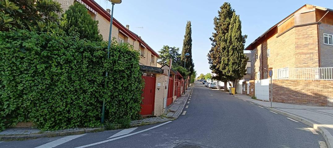 CHALET PAREADO EN POZUELO photo 0