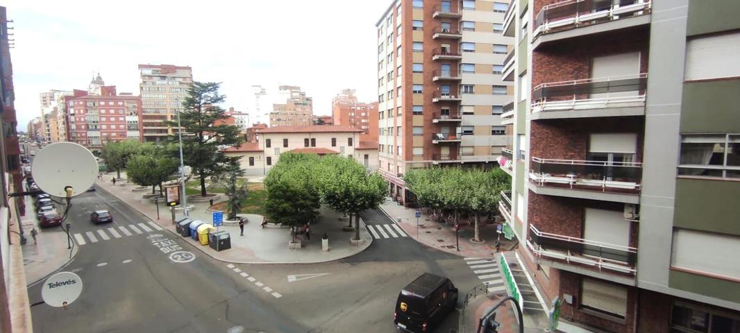 Amplio piso de 4 habitaciones en el centro photo 0