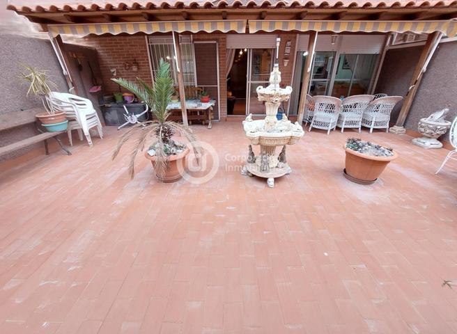 Piso con cuatro dormitorios y garaje en zona de La Viña photo 0
