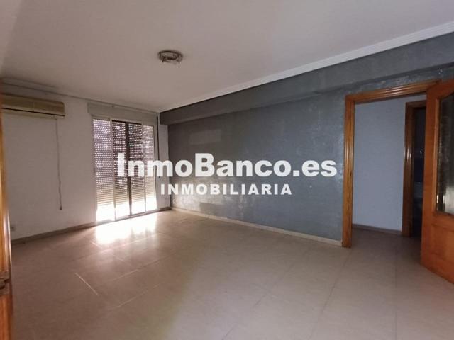 Piso en venta en Paterna de 79 m2 photo 0