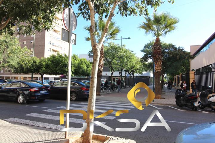 Amplio local comercial zona Biblioteca photo 0