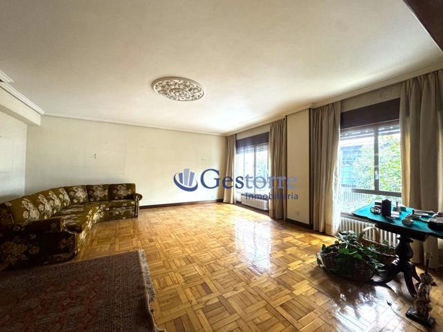 Piso En venta en Calle Doctor Alfredo Martínez, Centro-Casco Histórico, Oviedo photo 0