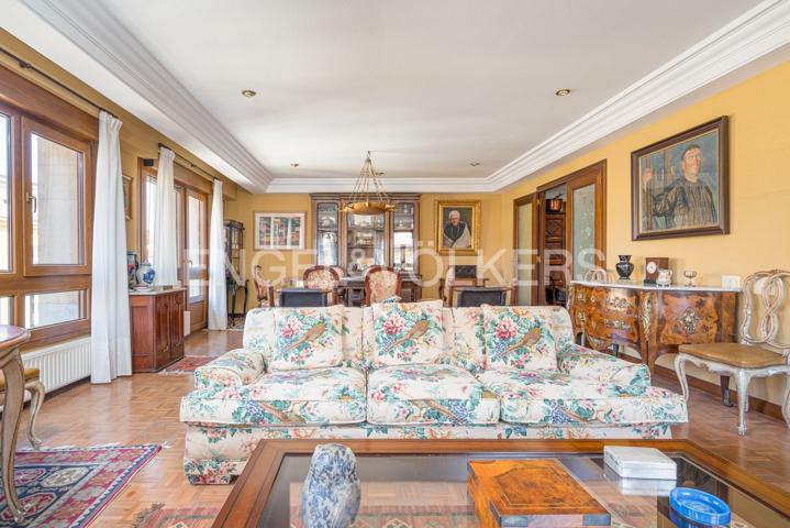 Piso En venta en Calle Pedro Antonio Menéndez, Centro-Casco Histórico, Oviedo photo 0
