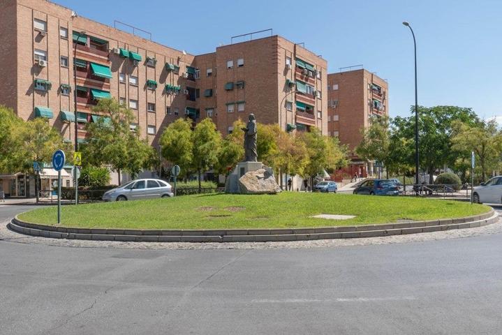 Venta de piso de un dormitorio, con plaza de garaje y trastero, junto a Carrefour photo 0