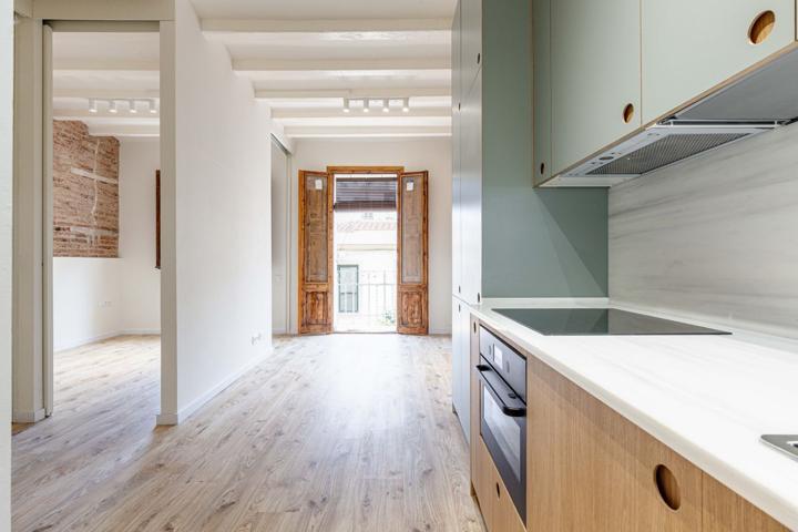 PRECIOSO PISO CON ENCANTO REFORMADO POR COMPLETO EN 2022, BALCÓN A CALLE PEATONAL A DOS PASOS DE LA photo 0