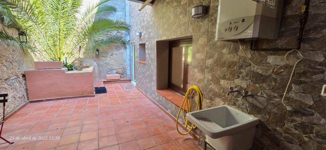 Encantadora Planta Baja en el Corazón de Alella: ¡Tu Oasis de Tranquilidad! photo 0