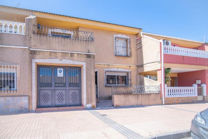 CHALET ADOSADO en Barrio Peral photo 0