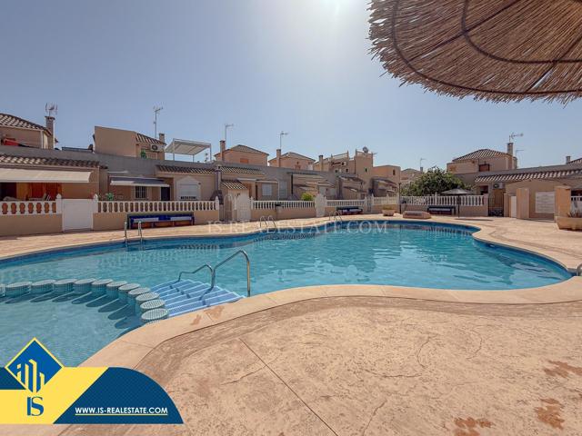 Fantástico adosado reformado, con parking, en urbanización privada con preciosa piscina comunitaria photo 0
