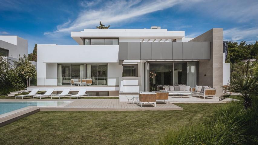 Casa En venta en Benamara - Atalaya, Estepona photo 0
