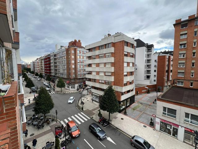 VIVIENDA 93 M2 CON TERRAZA EN AV MASIP OVIEDO, PARA REFORMAR photo 0