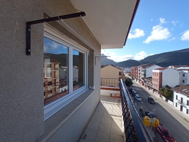 Se alquila bonito piso ideal para compartir en el centro del PUEBLO DE TRESPADERNE, a 70 kms de Burgos. photo 0