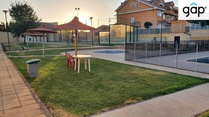SE VENDE CHALET EN UNA DE LAS URBANIZACIONES MAS CONSOLIDADAS DE ARCAS photo 0