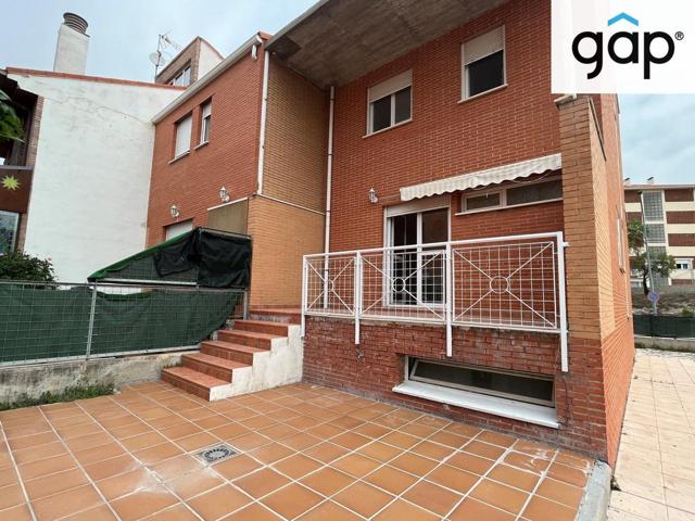 Chalet Pareado con patio grande en zona de La Hipica photo 0