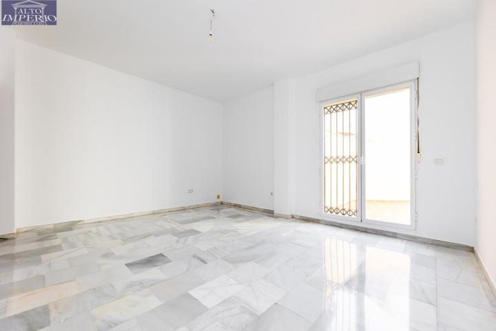 Piso de un dormitorio con patio y cochera cerrada. photo 0