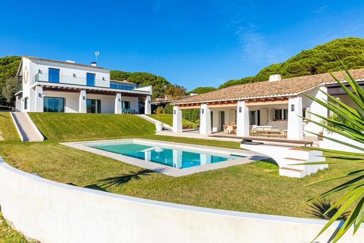 Chalet independiente, con gran parcela, vistas y casa de invitados photo 0