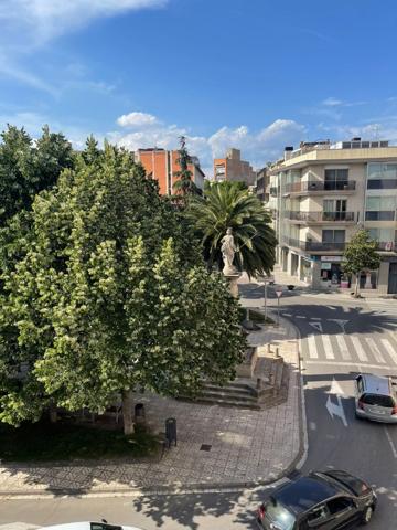 Casa amb 4 plantes, ascensor i gran garatge a la Plaça del Rei d´Igualada photo 0