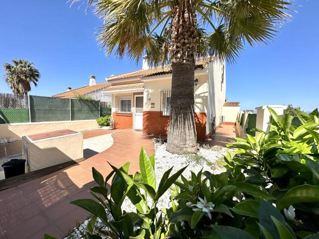 Casa - Chalet en venta en Fuente de Piedra de 101 m2 photo 0