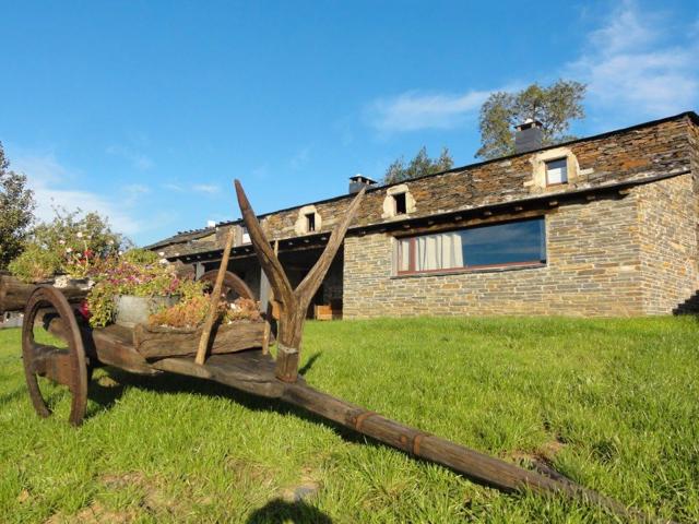 CASONA DE PIEDRA RESTAURADA CON PARCELA. photo 0