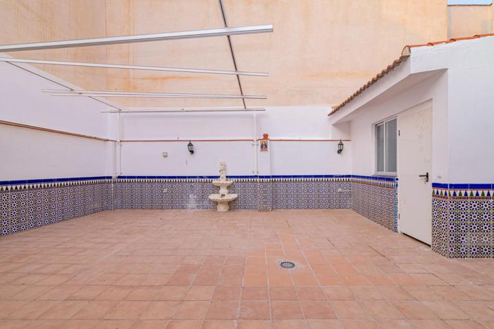 VENTA DE CASA EN EL CENTRO DE LAS GABIAS + LOCAL COMERCIAL photo 0