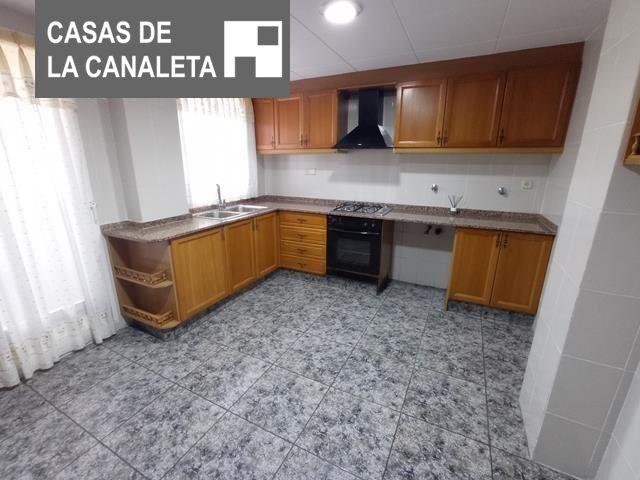 EXCELENTE VIVIENDA CON PLAZA DE GARAJE, MEJOR VERLA! photo 0