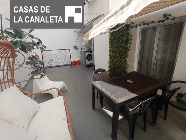 PISO CON TERRAZA DE 25M2 A LA VENTA EN ZONA CANALETA photo 0