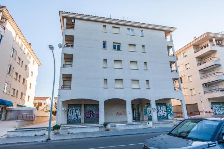 Piso de 2 dormitorios con plaza de garaje y trastero a pocos metros de la playa y estación de tren photo 0