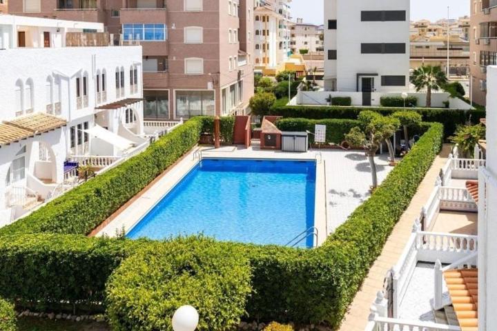 Bungalow en venta en Torrevieja photo 0