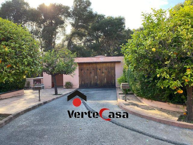 Chalet en venta en Chiva, Urb. El Bosque photo 0