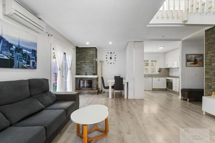 Chalet en venta en Torrevieja, Punta Prima photo 0