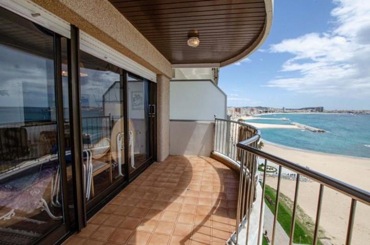 Piso en venta en Calonge, 1ª linea de mar photo 0