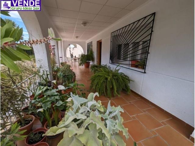 Casa con terreno en venta en Sax, Sax photo 0