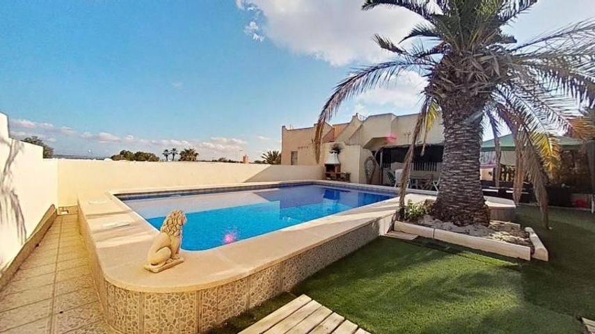 Casa en venta en Torrevieja photo 0
