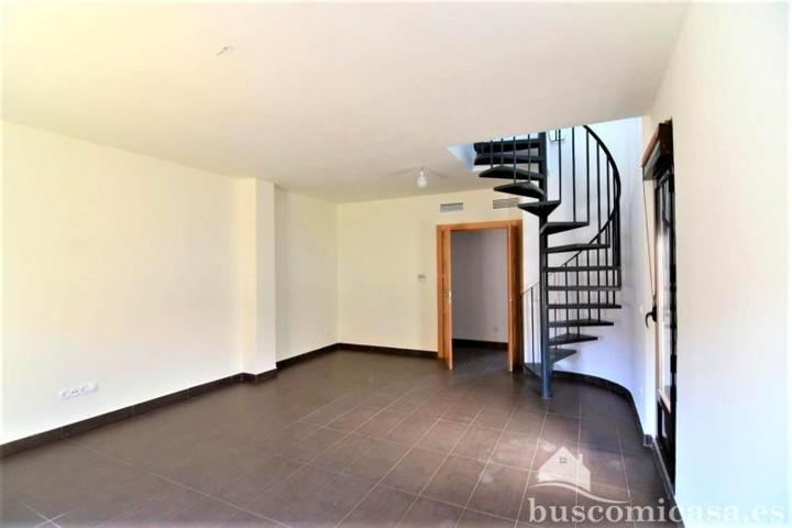 Piso en alquiler en Linares, Calle Natalia de Castro, 23700 photo 0