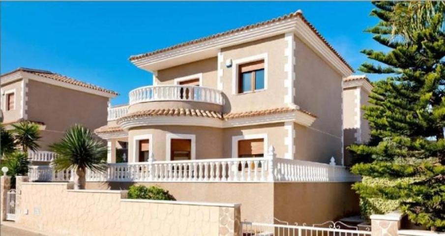 Chalet en venta en Torrevieja, Los altos photo 0